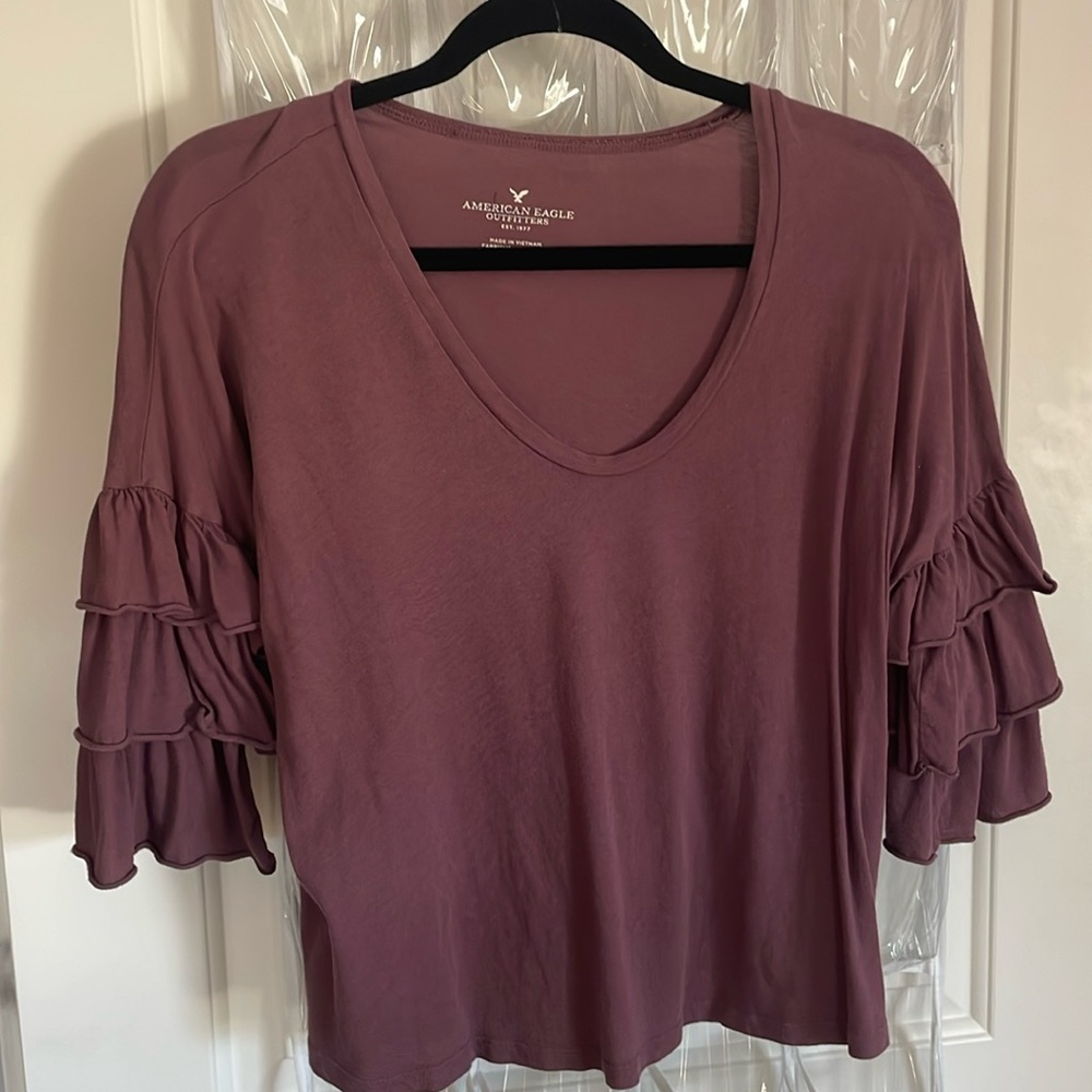 3/4 sleeve scoop neck tee with ruffled arms
